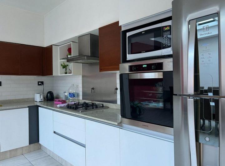 VENTA CASA 3 DORMITORIOS BARRIO SANTA GENOVEVA 5