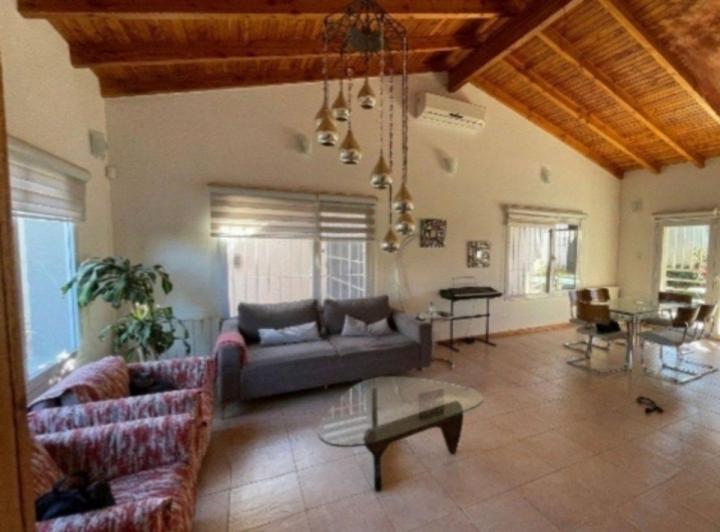 VENTA CASA NIVEL GERENCIAL 4 DORMITORIOS PLOTTIER 5