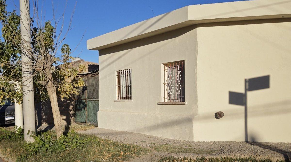 CASA EN PB EN ESQUINA - SATURNINO TORRES Y COLIHUE