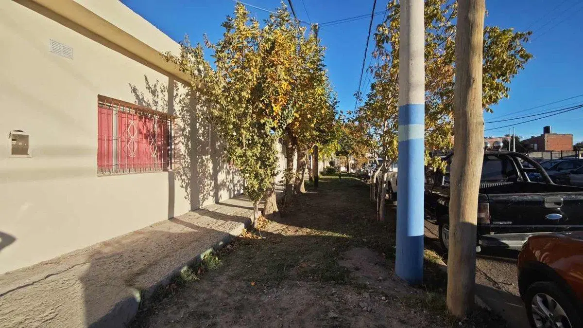 CASA EN PB EN ESQUINA - SATURNINO TORRES Y COLIHUE 3