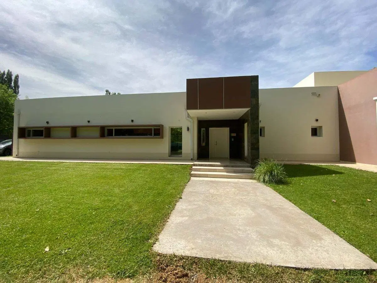 CASA 3 DORMITORIOS EN VENTA EN PLOTTIER B° PRIVADO 3