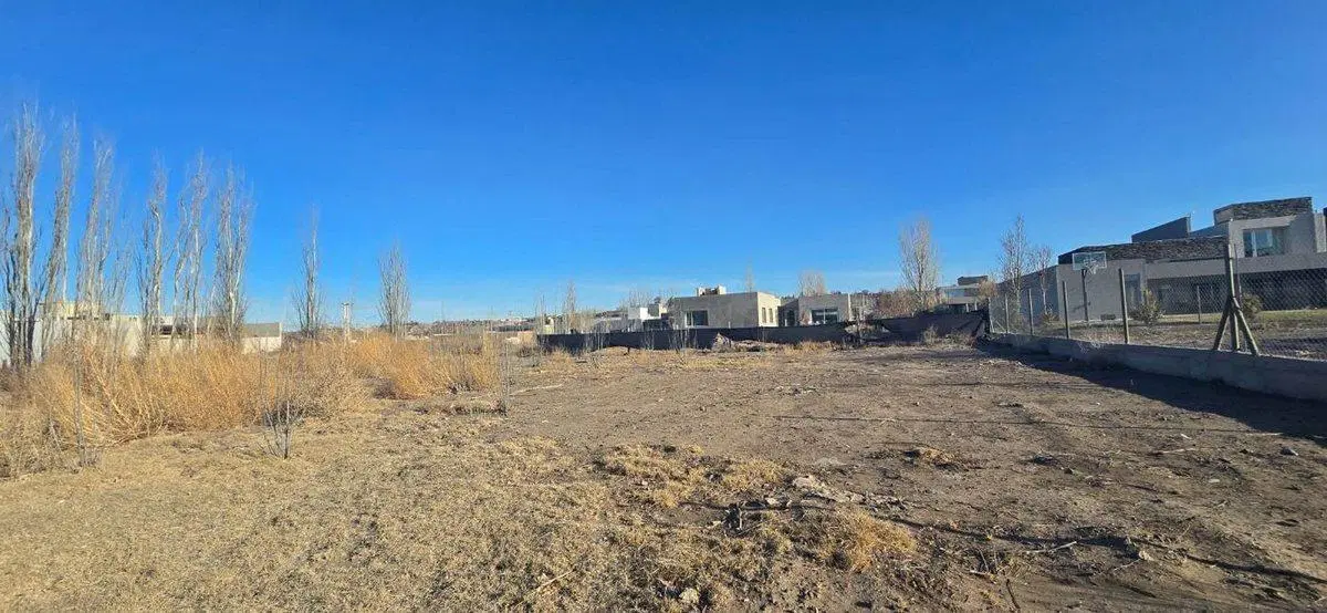 VENTA TERRENO BARRIO EL VERGEL 2