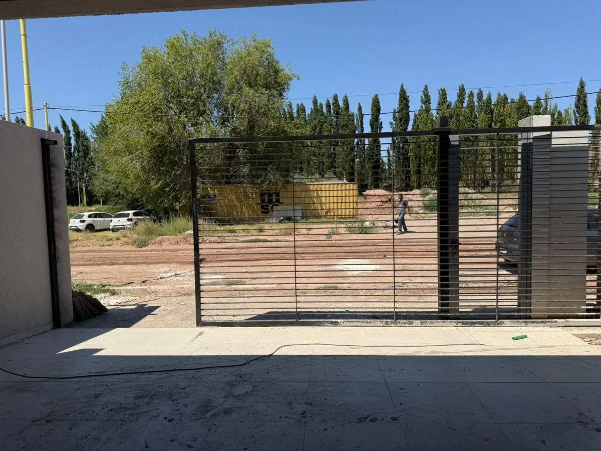 VENTA CASA 3 DORMITORIOS, LA CONSUELO, CENTENARIO 2