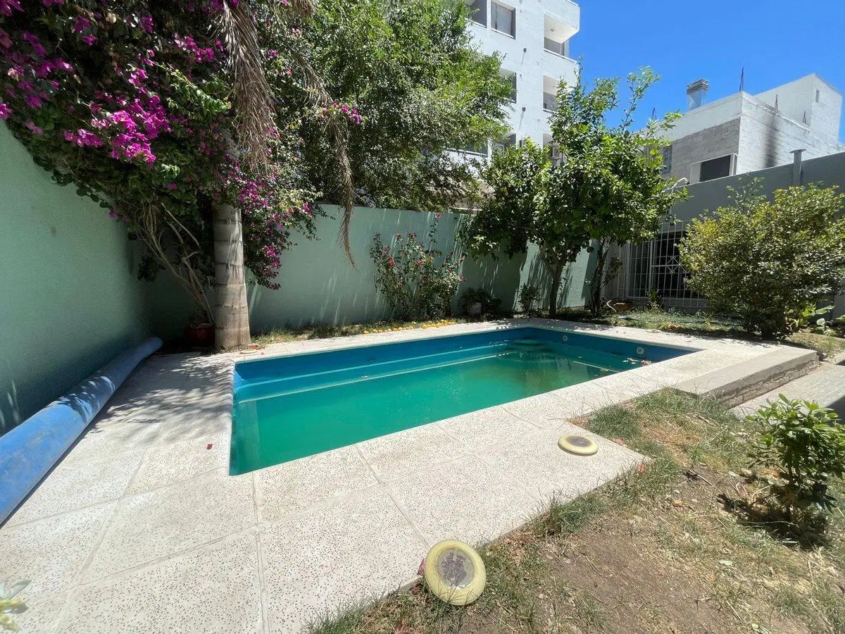 VENTA CASA 4 DORMITORIOS CON PILETA, CENTRO ESTE 4