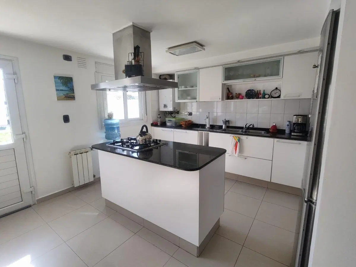 VENTA CASA 3 DORMITORIOS SANTA GENOVEVA 2