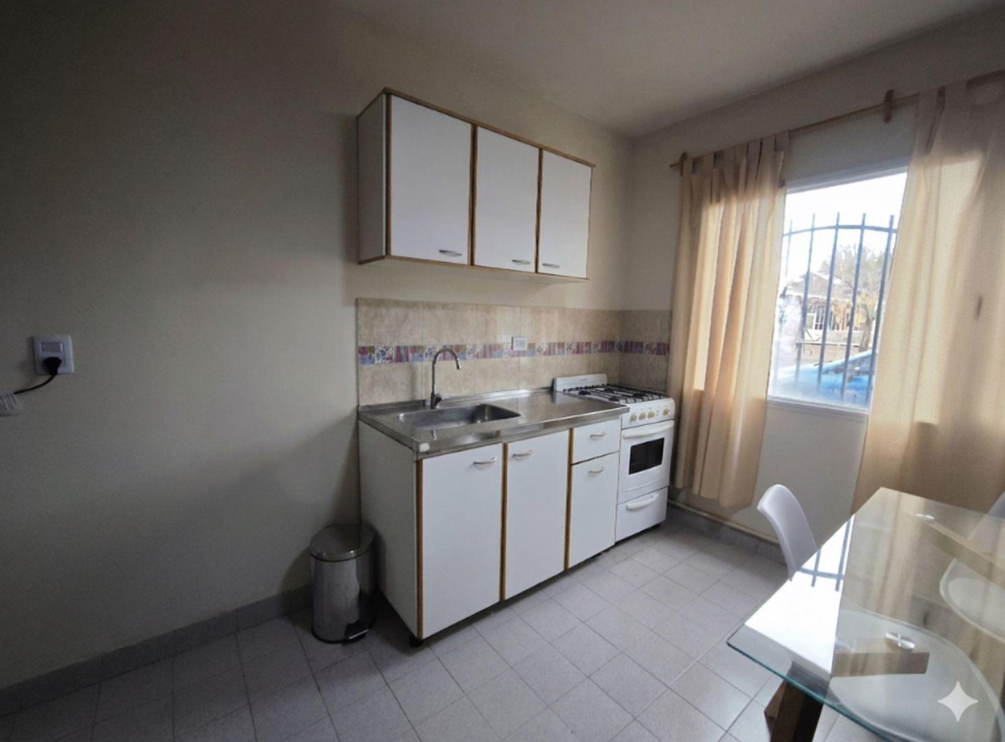 Foto de CASA 2 DORM+DEPTO 2 DORM- B° LOS CANALES, PLOTTIER, imagen 2