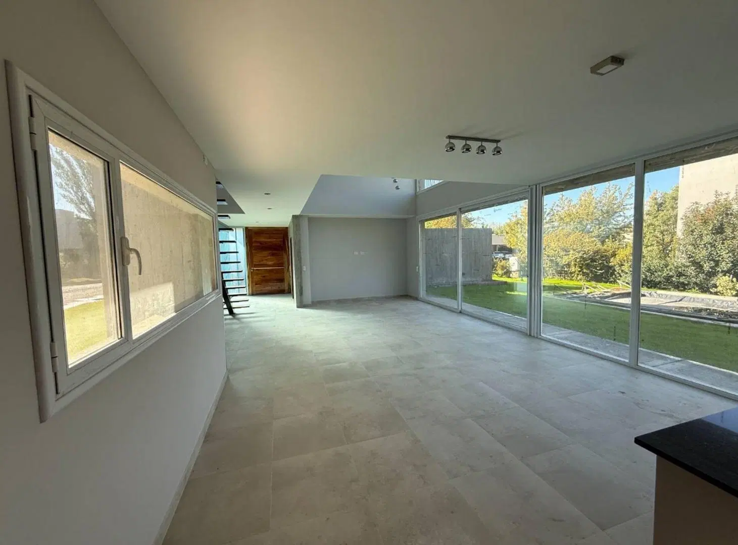 ALQUILER CASA 4 DORM BARRIO PRIVADO SAUCES 5