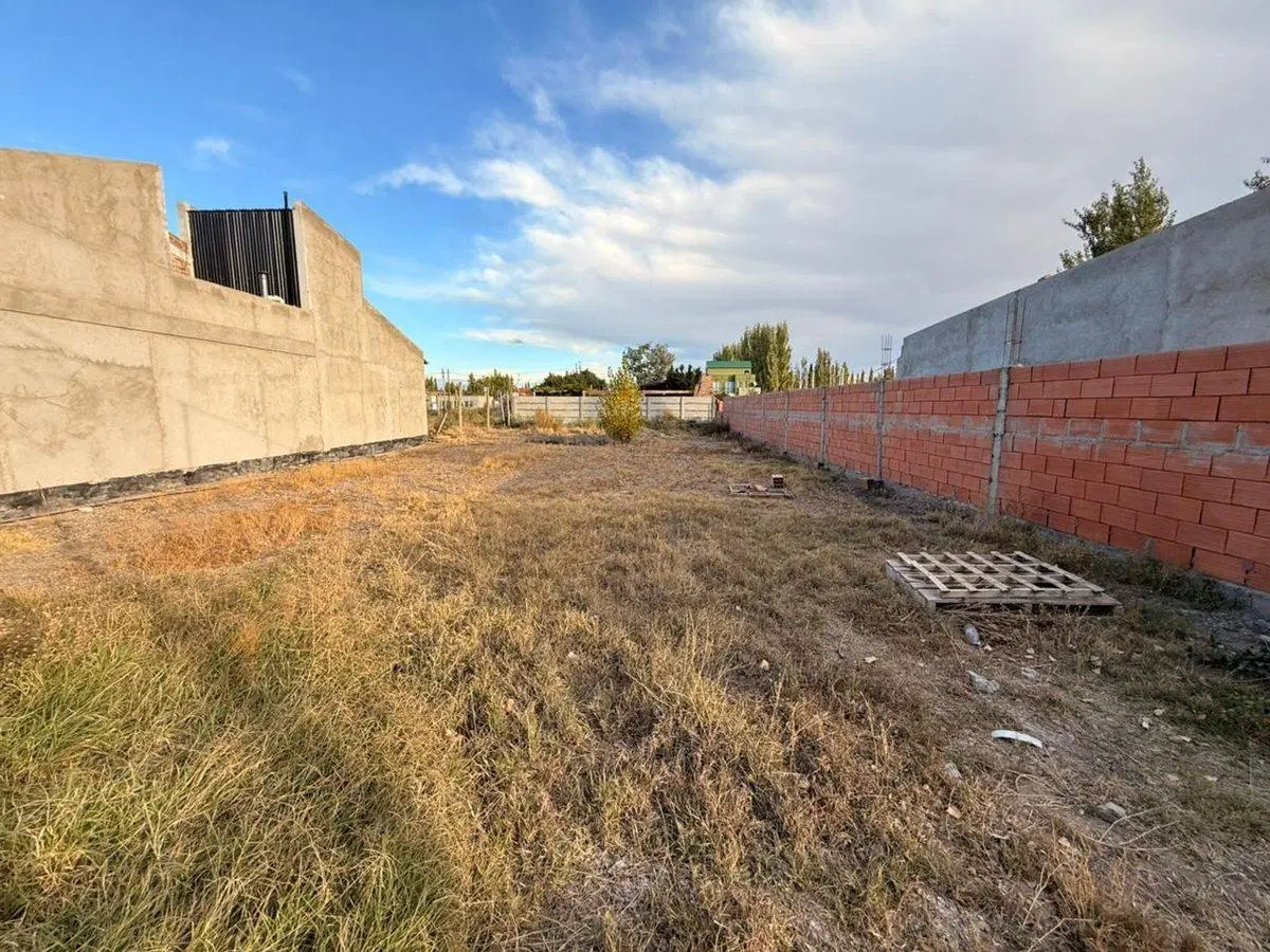 LOTE DE 360m2 BARRIO CAMINOS DEL SOL, PLOTTIER 4