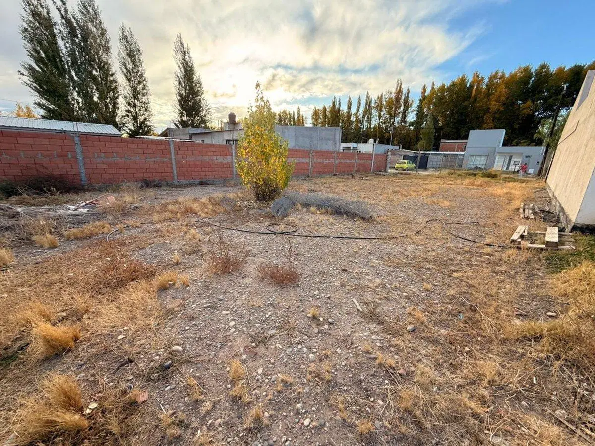 LOTE DE 360m2 BARRIO CAMINOS DEL SOL, PLOTTIER 3