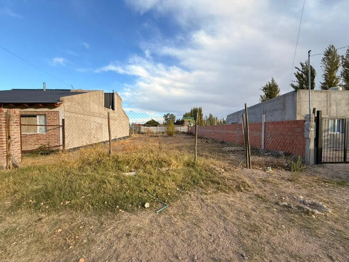 LOTE DE 360m2 BARRIO CAMINOS DEL SOL, PLOTTIER 2