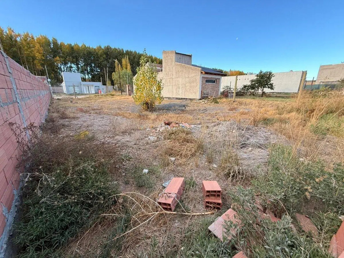LOTE DE 360m2 BARRIO CAMINOS DEL SOL, PLOTTIER 5