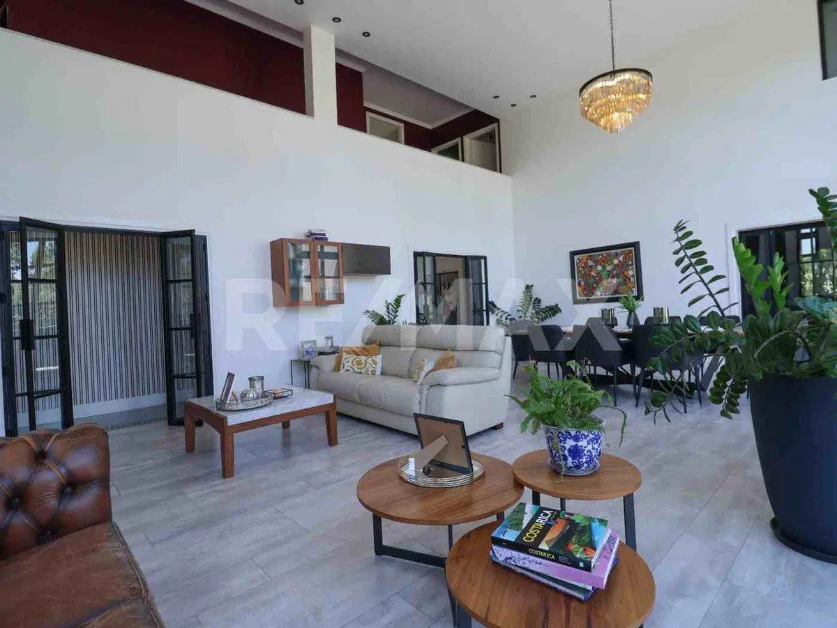VENTA CASA 4 DORMITORIOS - B° PRIVADO COSTA NOGAL 5