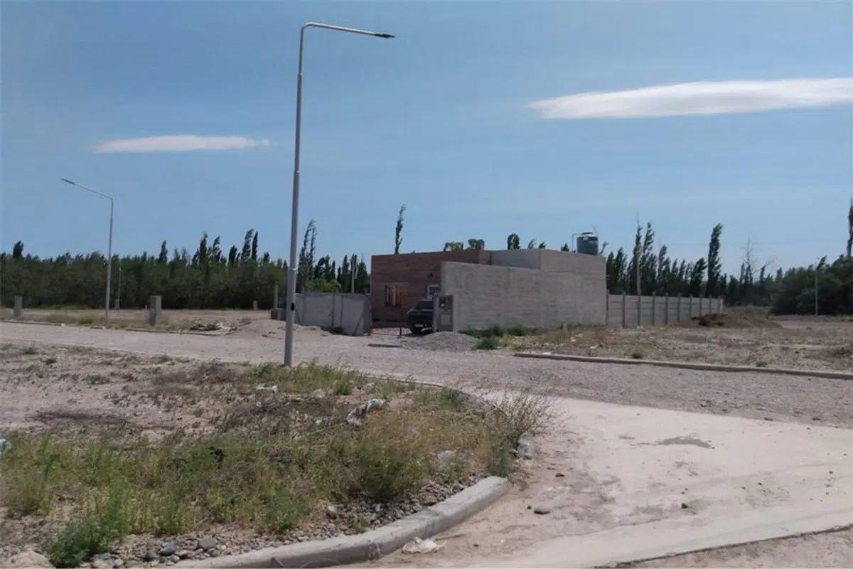 VENTA LOTES 300m2 EN LOTEO CONFLUENCIA 3