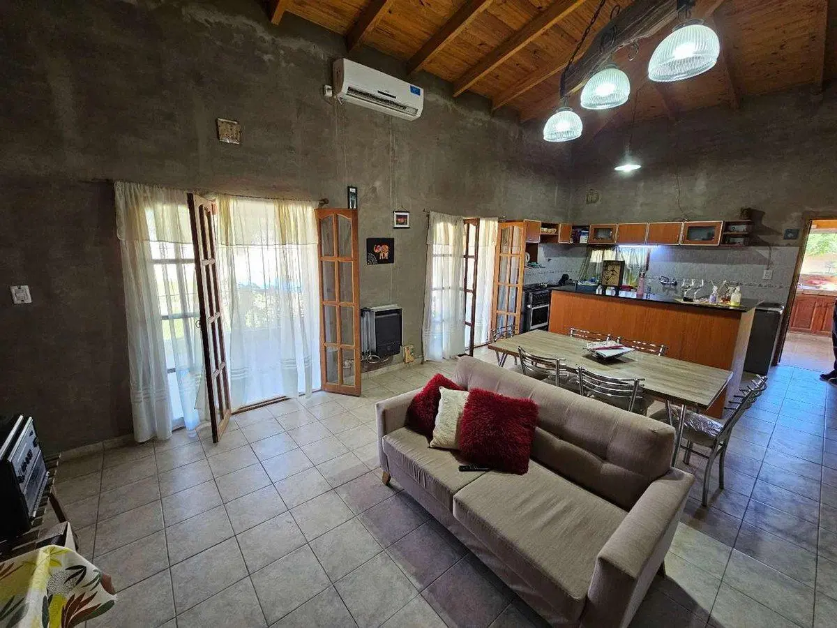 VENTA 2 CASAS CALLE JAMAICA 267 CATRIEL RIO NEGRO 4