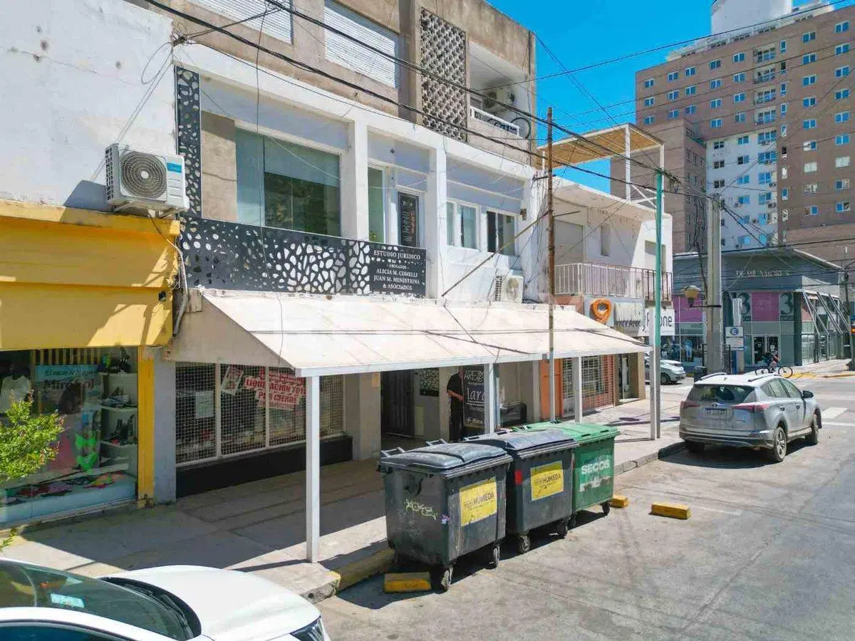 VENTA 4 LOCALES COMERCIALES GALERIA EDIFICIO ROCA 5