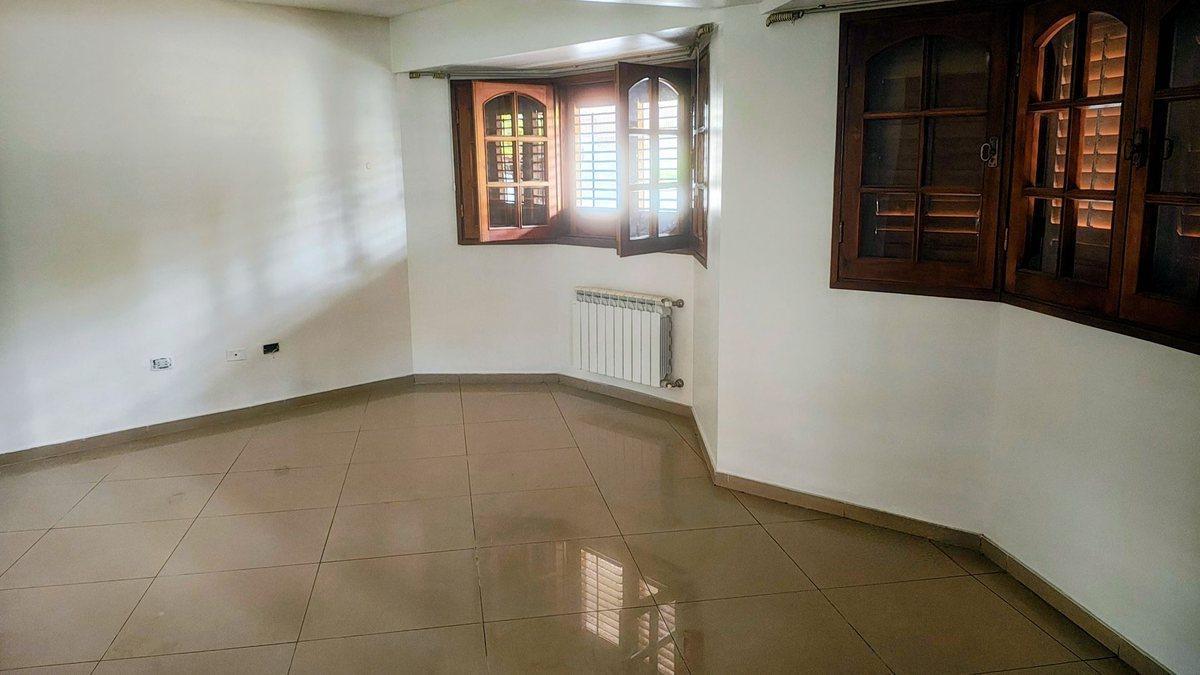 Foto de VENTA TRIPLEX 3 DORMITOROS B° SANTA GENOVEVA, imagen 3