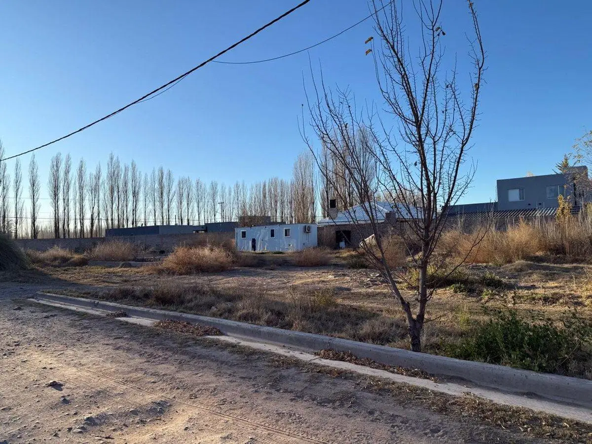 VENTA LOTE EN BARRIO CERRADO, PLOTTIER 5