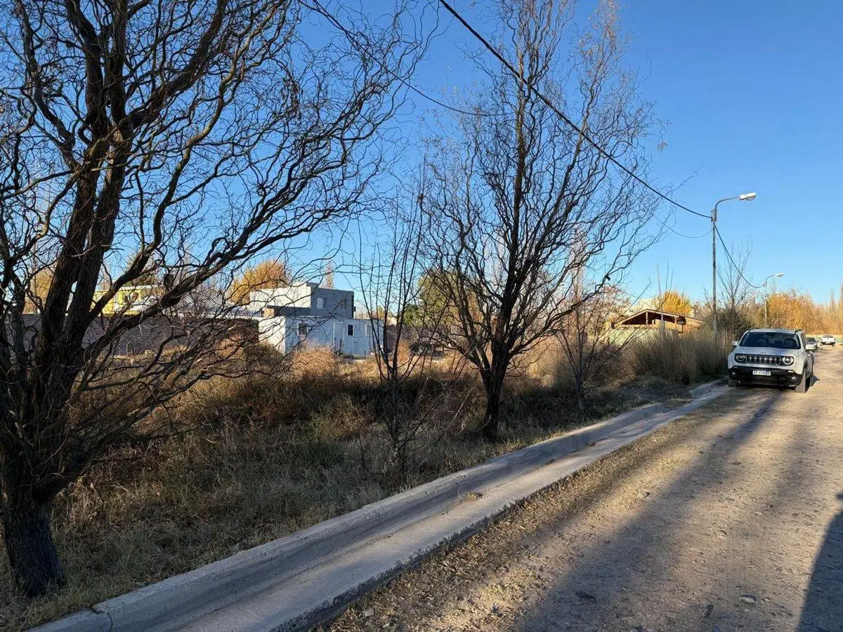 VENTA LOTE EN BARRIO CERRADO, PLOTTIER 2