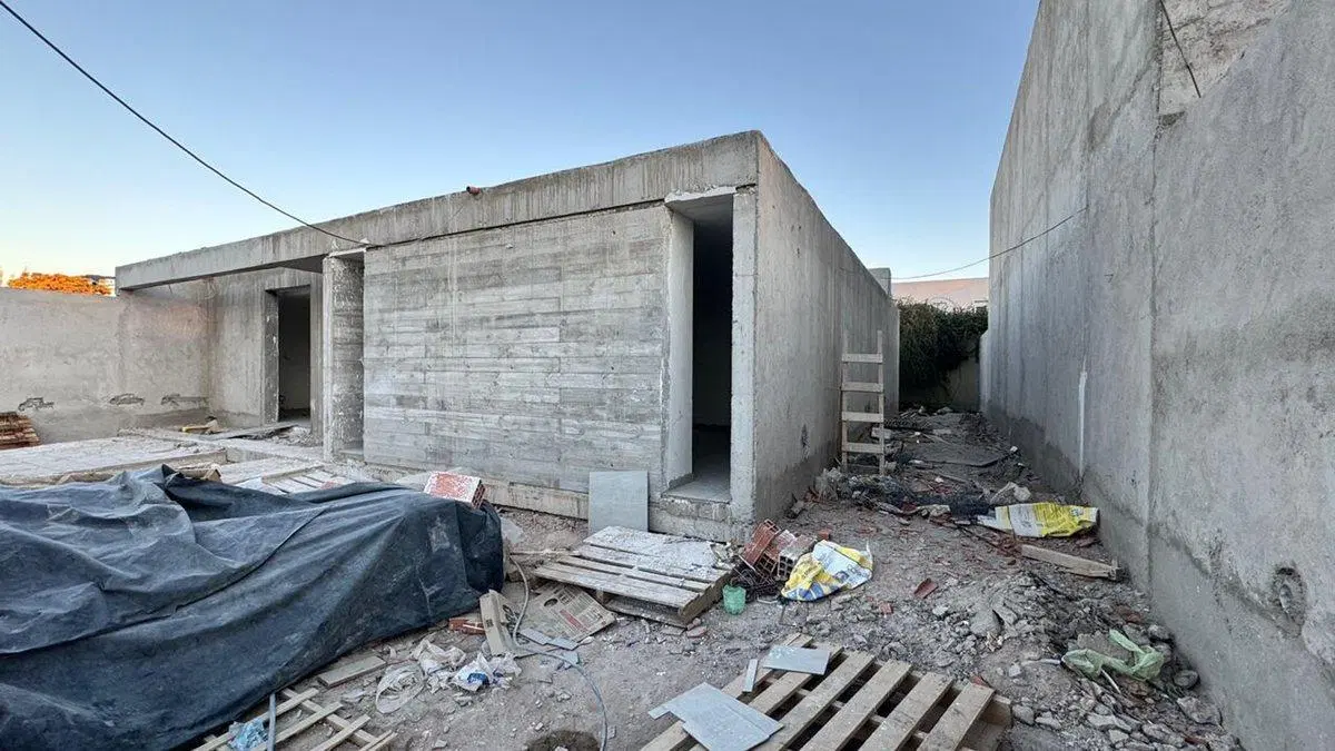 VENTA CASA 2 DORMITORIOS, BARRIO CONFLUENCIA 3