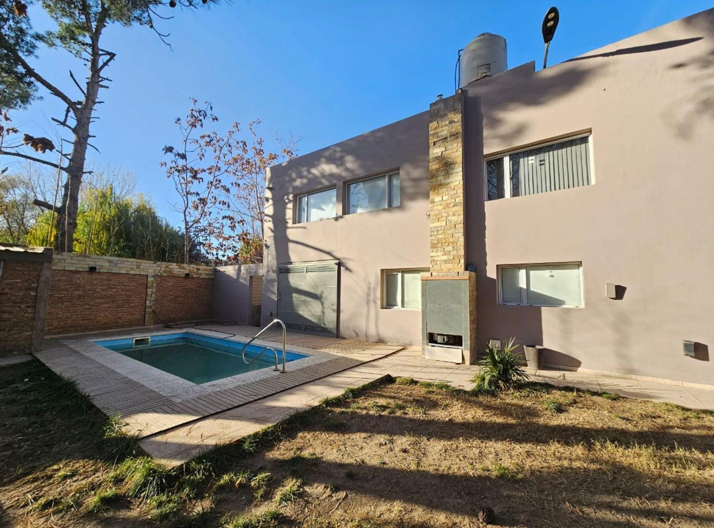CASA EN ALQUILER CON PILETA - PLOTTIER