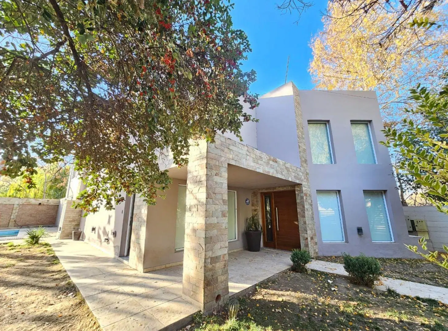 CASA EN ALQUILER CON PILETA - PLOTTIER 5