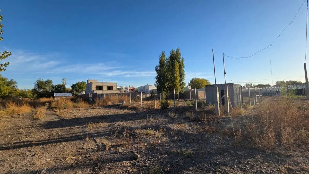 VENTA LOTE 384 m2, Bº LOS FRUTALES, PLOTTIER 4