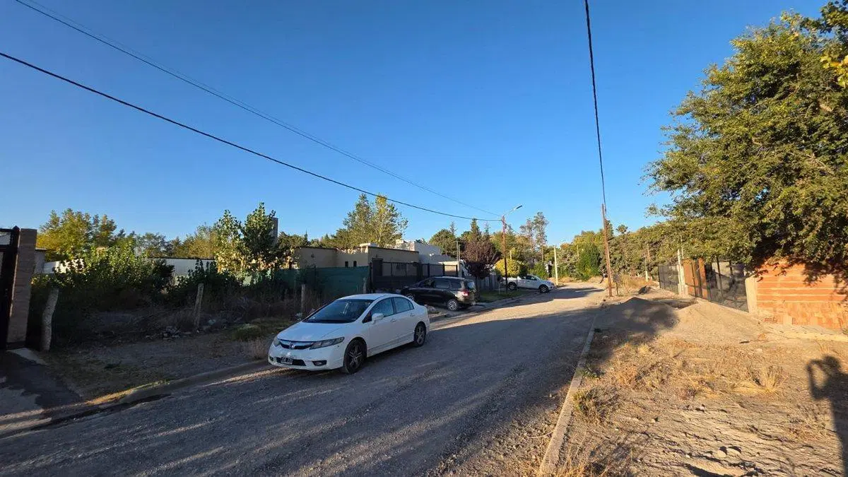 VENTA LOTE 384 m2, Bº LOS FRUTALES, PLOTTIER 2