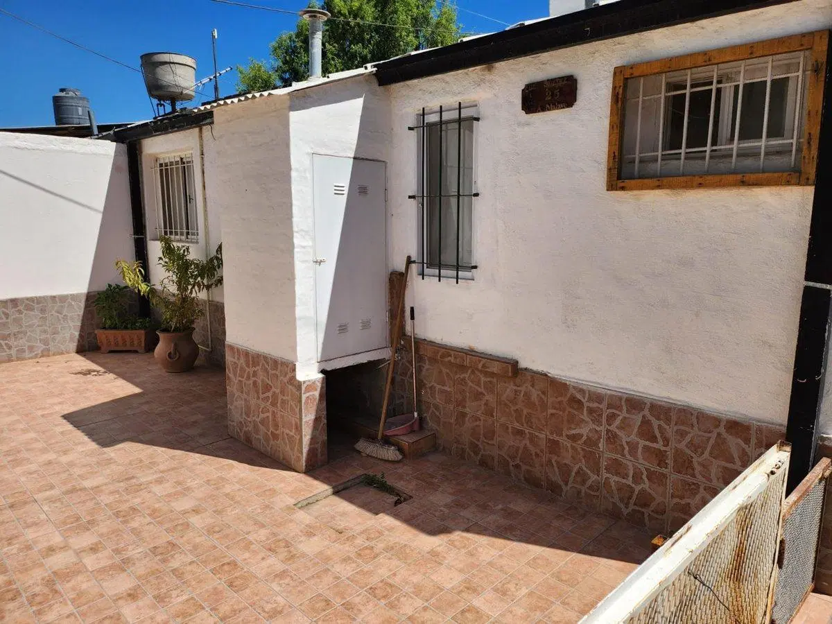 CASA 2 DORM EN VENTA + CASA 1 DORMITORIO, PLOTTIER 2