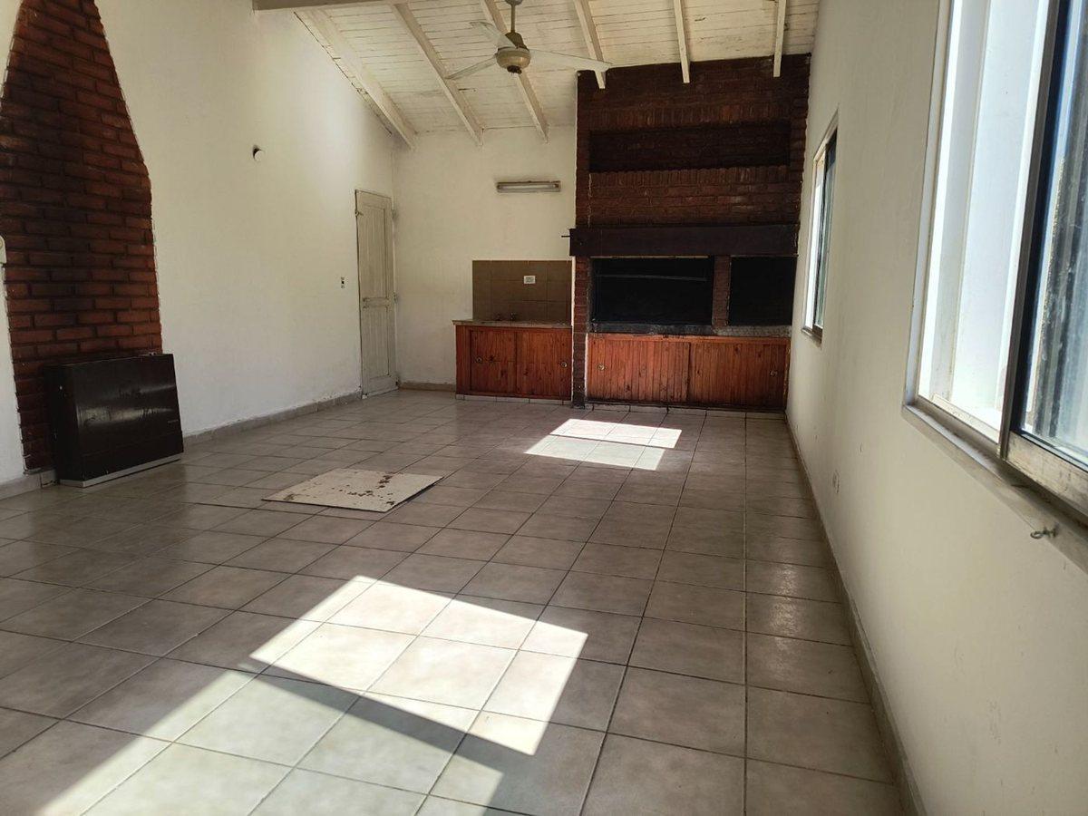 Foto de VENTA CASA DE DOS DORMITORIOS MAS DEPARTAMENTO NQN, imagen 2