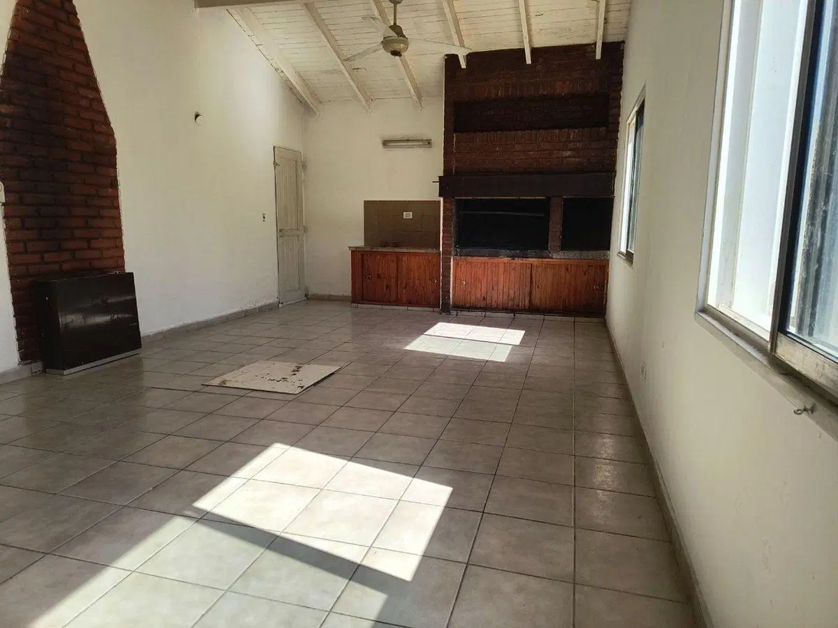 VENTA CASA DE DOS DORMITORIOS MAS DEPARTAMENTO NQN 2