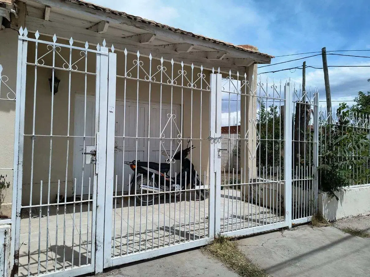 VENTA CASA DE DOS DORMITORIOS MAS DEPARTAMENTO NQN 3