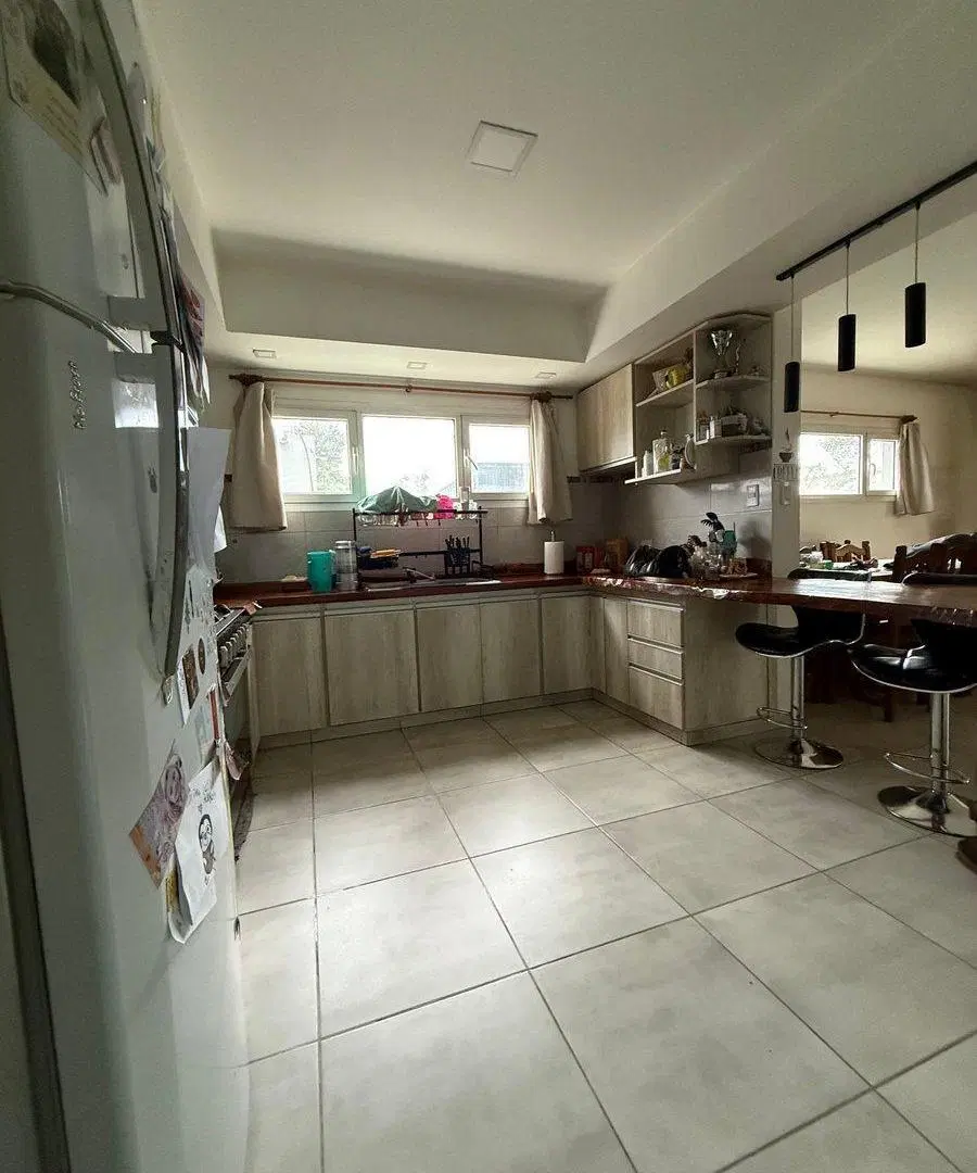 CASA EN VENTA DE 4 DOR. EN B° PRIVADO CINCO SOLES 4