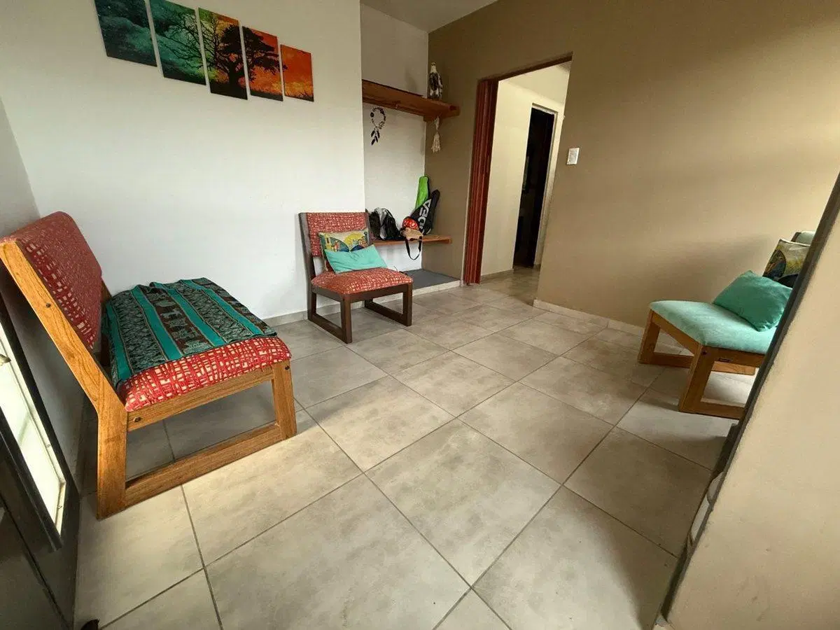 CASA EN VENTA DE 4 DOR. EN B° PRIVADO CINCO SOLES 3