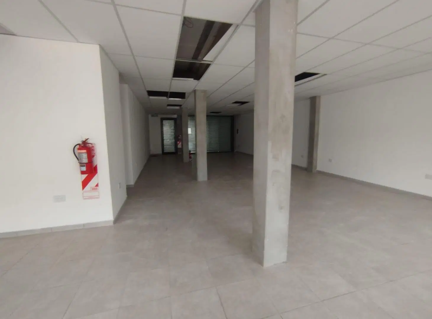 ALQUILER LOCAL COMERCIAL A ESTRENAR, CIPOLLETTI 2