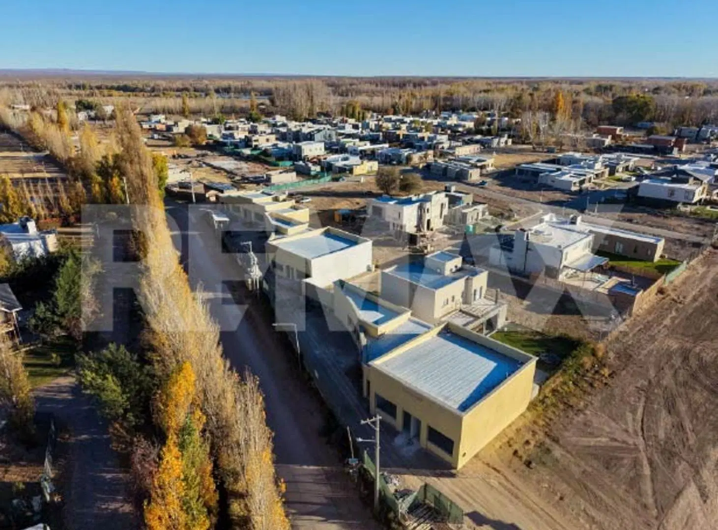 VENTA LOCALES COMERCIALES PASEO INTERCOUNTRY 2