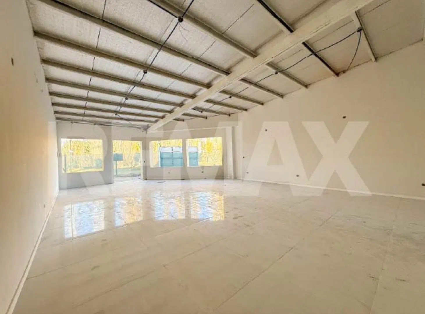 VENTA LOCALES COMERCIALES PASEO INTERCOUNTRY 3