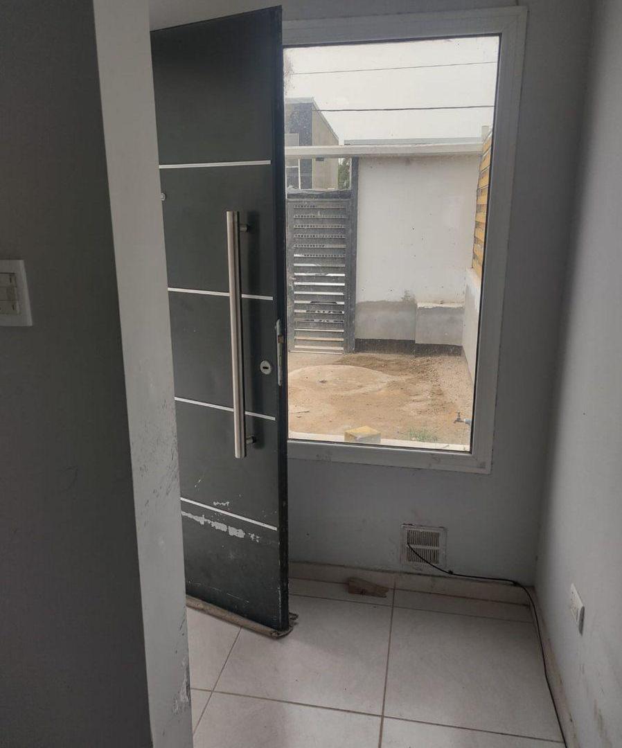VENTA CASA DOS DORMITORIOS EN BARRIO RIO LIMAY