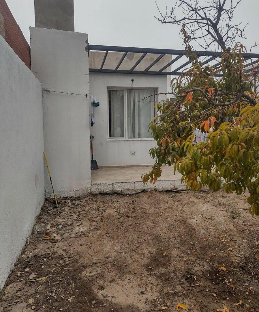 VENTA CASA DOS DORMITORIOS EN BARRIO RIO LIMAY