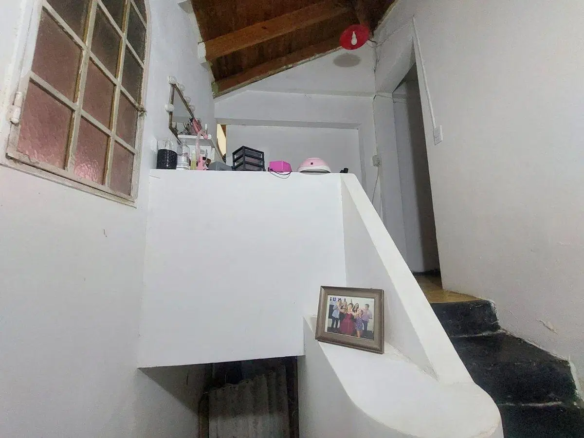 VENTA CASA + DPTOS A REFACCIONAR 4