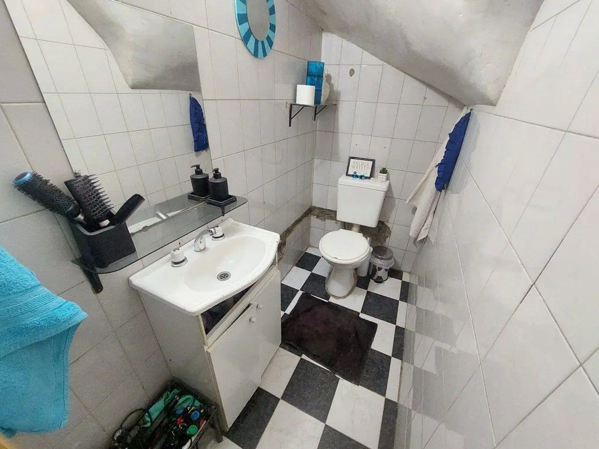 VENTA CASA + DPTOS A REFACCIONAR 4