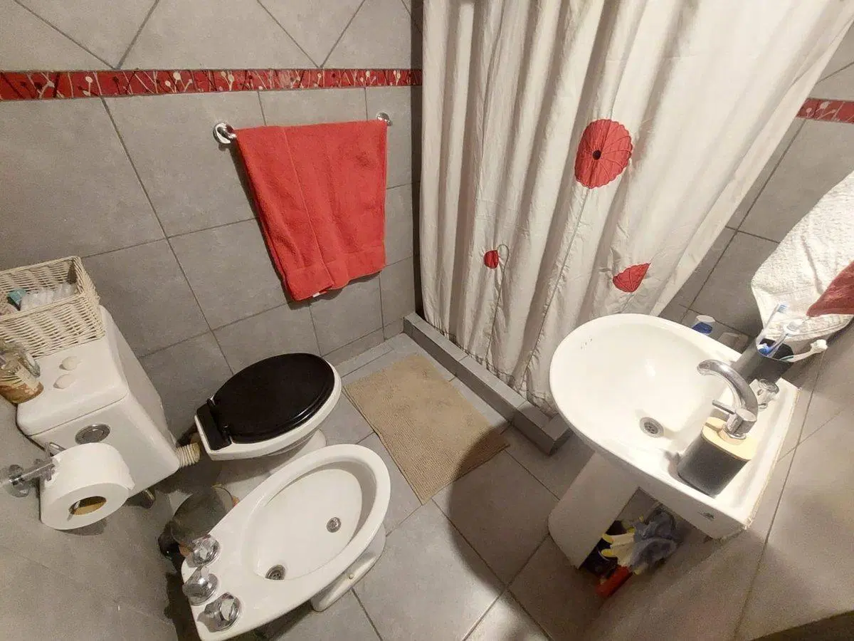 VENTA CASA + DPTOS A REFACCIONAR 2