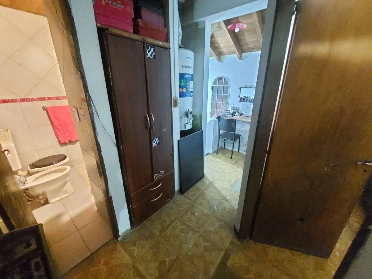 VENTA CASA + DPTOS A REFACCIONAR 5
