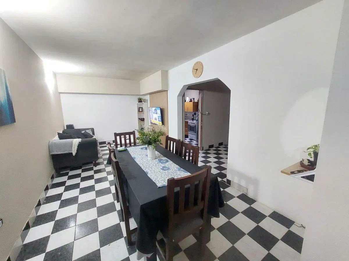 VENTA CASA + DPTOS A REFACCIONAR 2