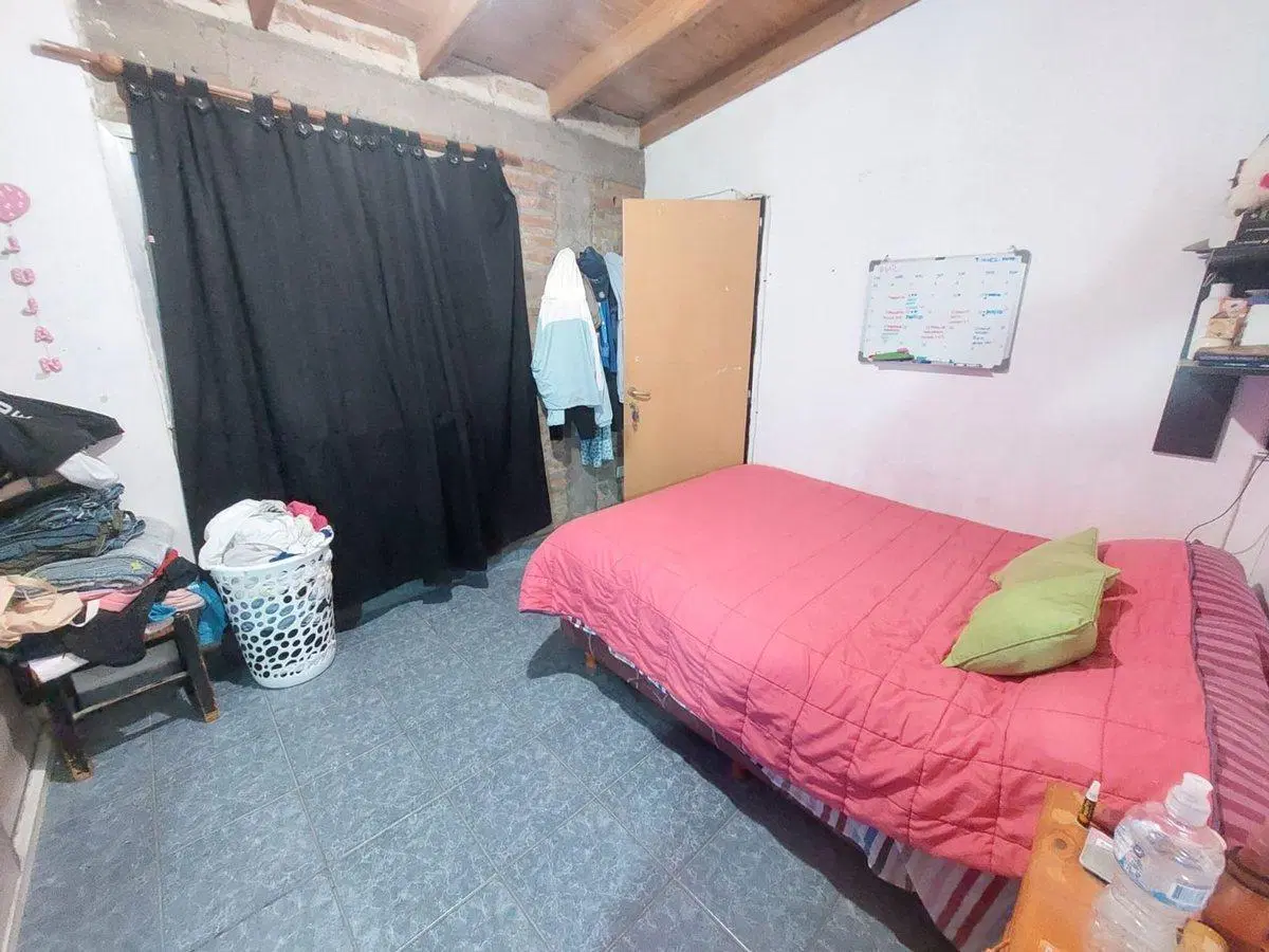 VENTA CASA + DPTOS A REFACCIONAR 3