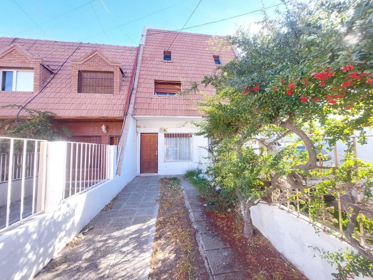 VENTA TRÍPLEX APTO CRÉDITO - B° SANTA GENOVEVA