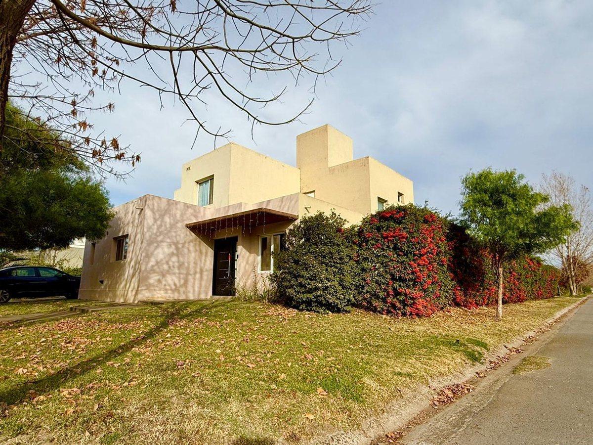 CASA EN VENTA B° PUEBLO DEL SOL
