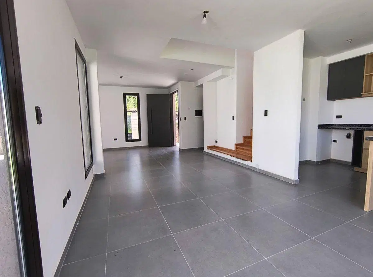 VENTA CASA TIPO DUPLEX DE TRES DORMITORIOS EN NQN 2