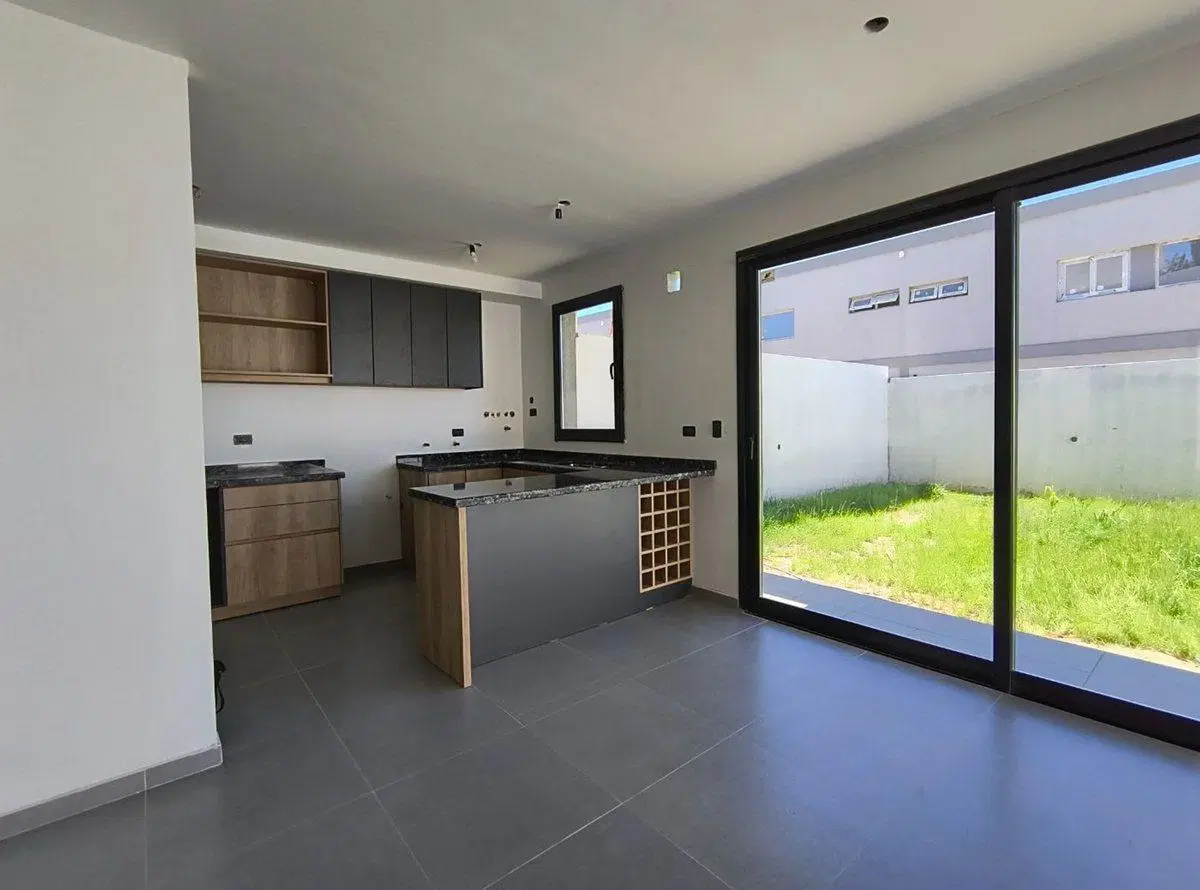 VENTA CASA TIPO DUPLEX DE TRES DORMITORIOS EN NQN 5