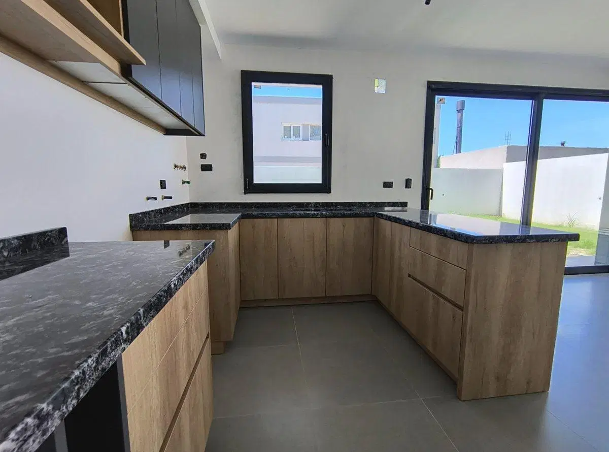 VENTA CASA TIPO DUPLEX DE TRES DORMITORIOS EN NQN 3