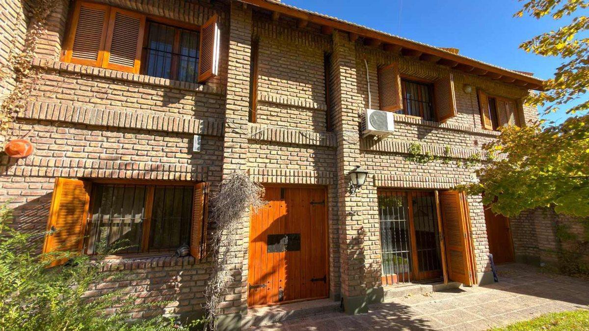 VENTA CASA 4 DORMITORIOS, CENTRO ESTE, NEUQUÉN